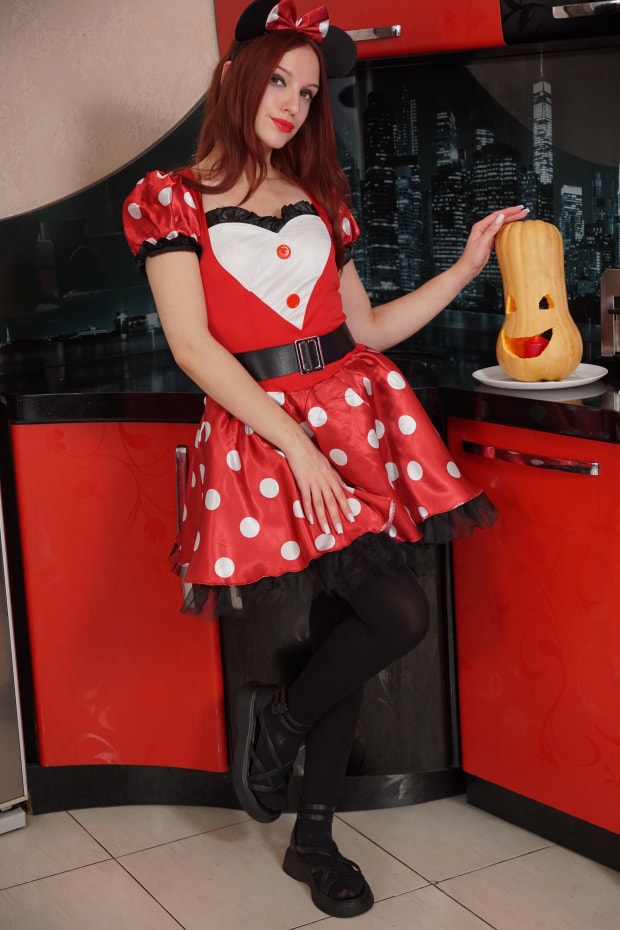 Kenelly in her halloween minimouse costume
