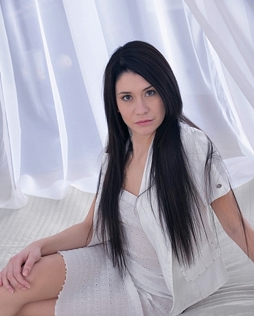 Anastasia Zorya dressed in all white with two guys