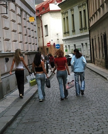 4 Girls in Prague