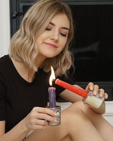 Eva Elfie using Hot candle wax 