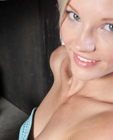 Zazie in blue dress no panties